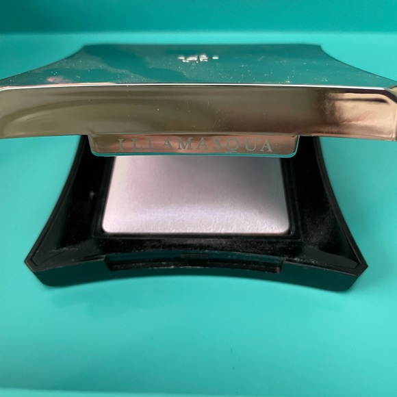 Illamasqua Baked Highlighting Powder Electric - Picture 2 of 4